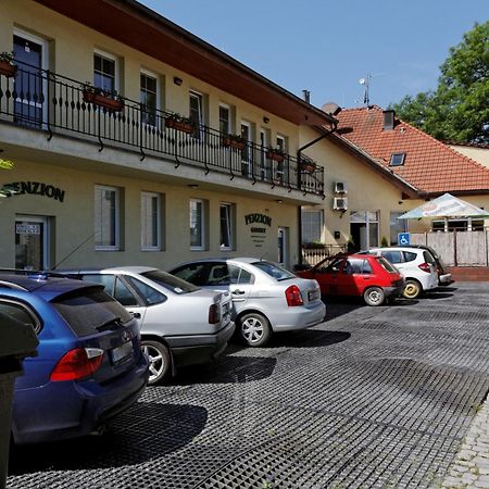 Restaurace A Penzion Garnet Olomouc Dış mekan fotoğraf