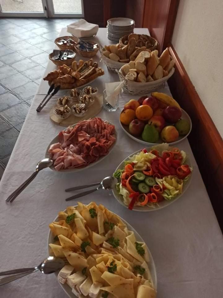 Restaurace A Penzion Garnet Olomouc Dış mekan fotoğraf