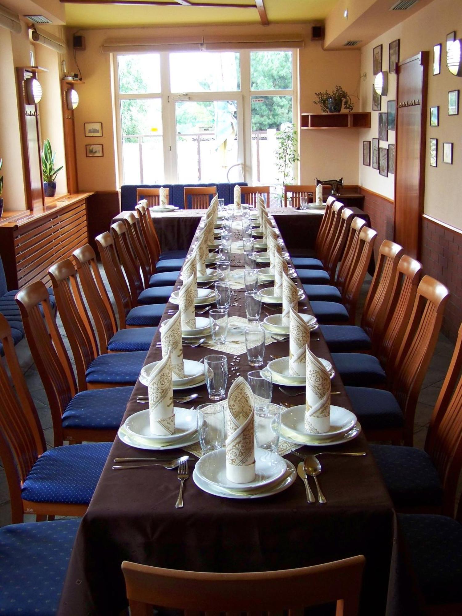 Restaurace A Penzion Garnet Olomouc Dış mekan fotoğraf