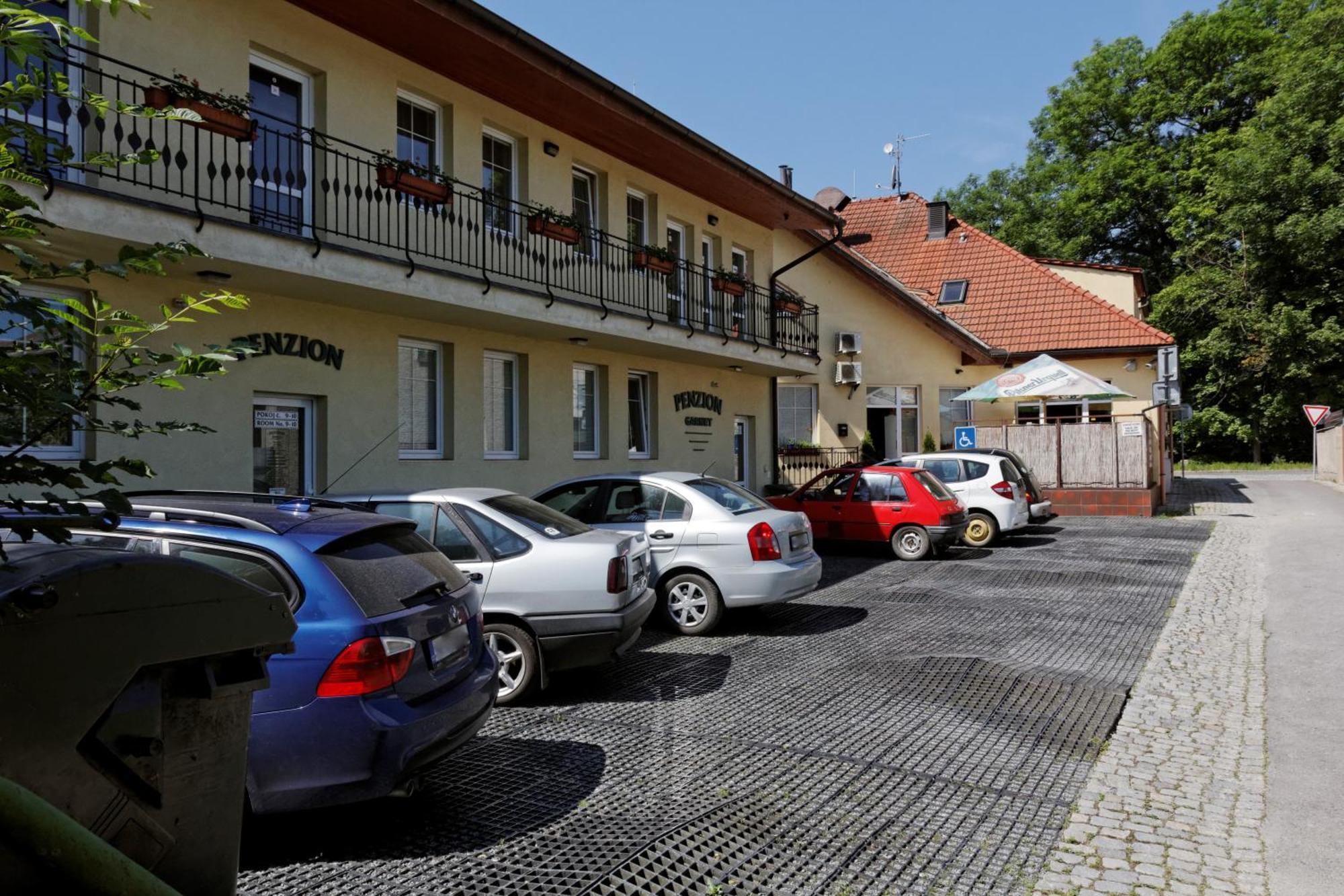 Restaurace A Penzion Garnet Olomouc Dış mekan fotoğraf