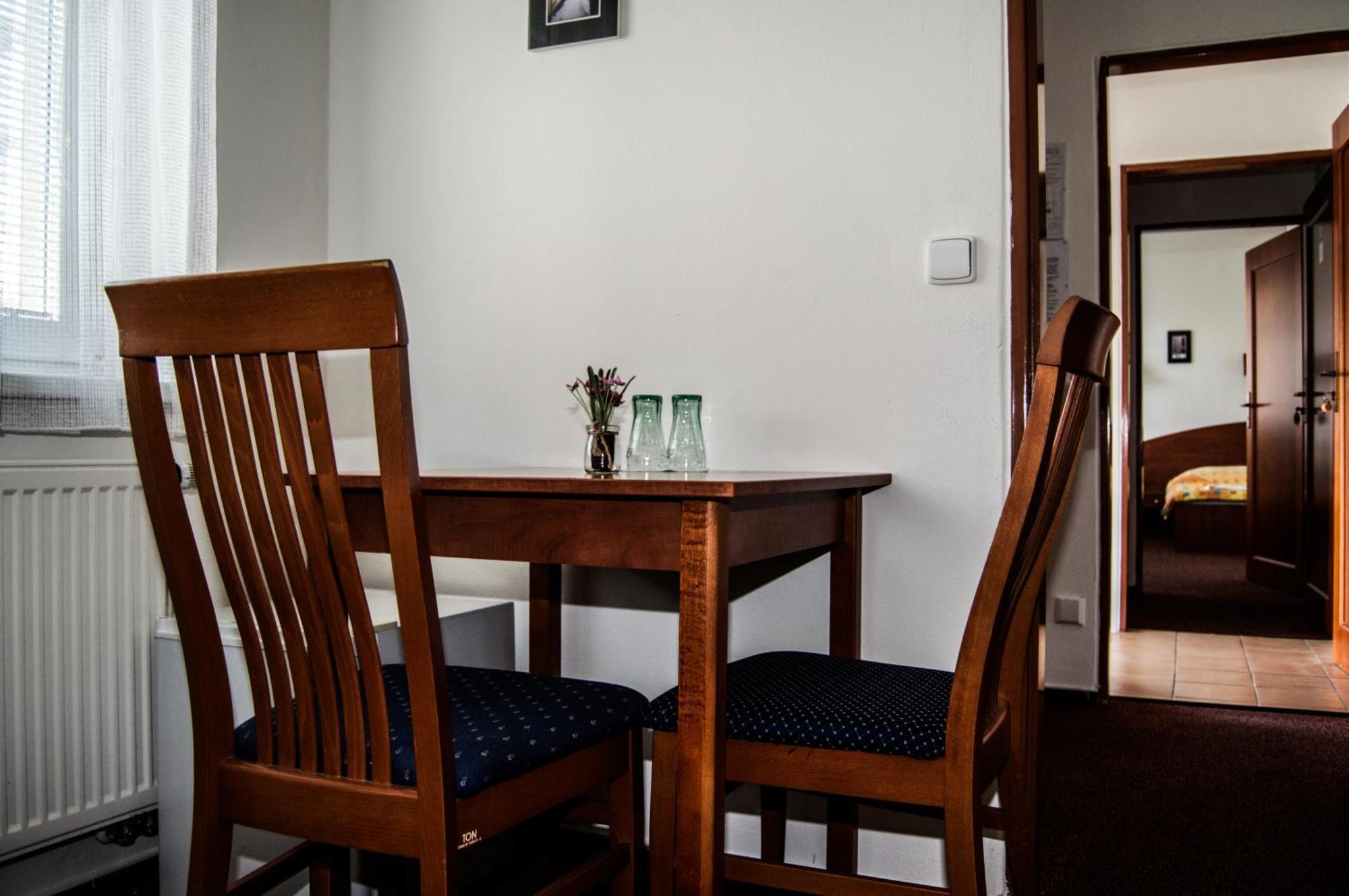 Restaurace A Penzion Garnet Olomouc Dış mekan fotoğraf