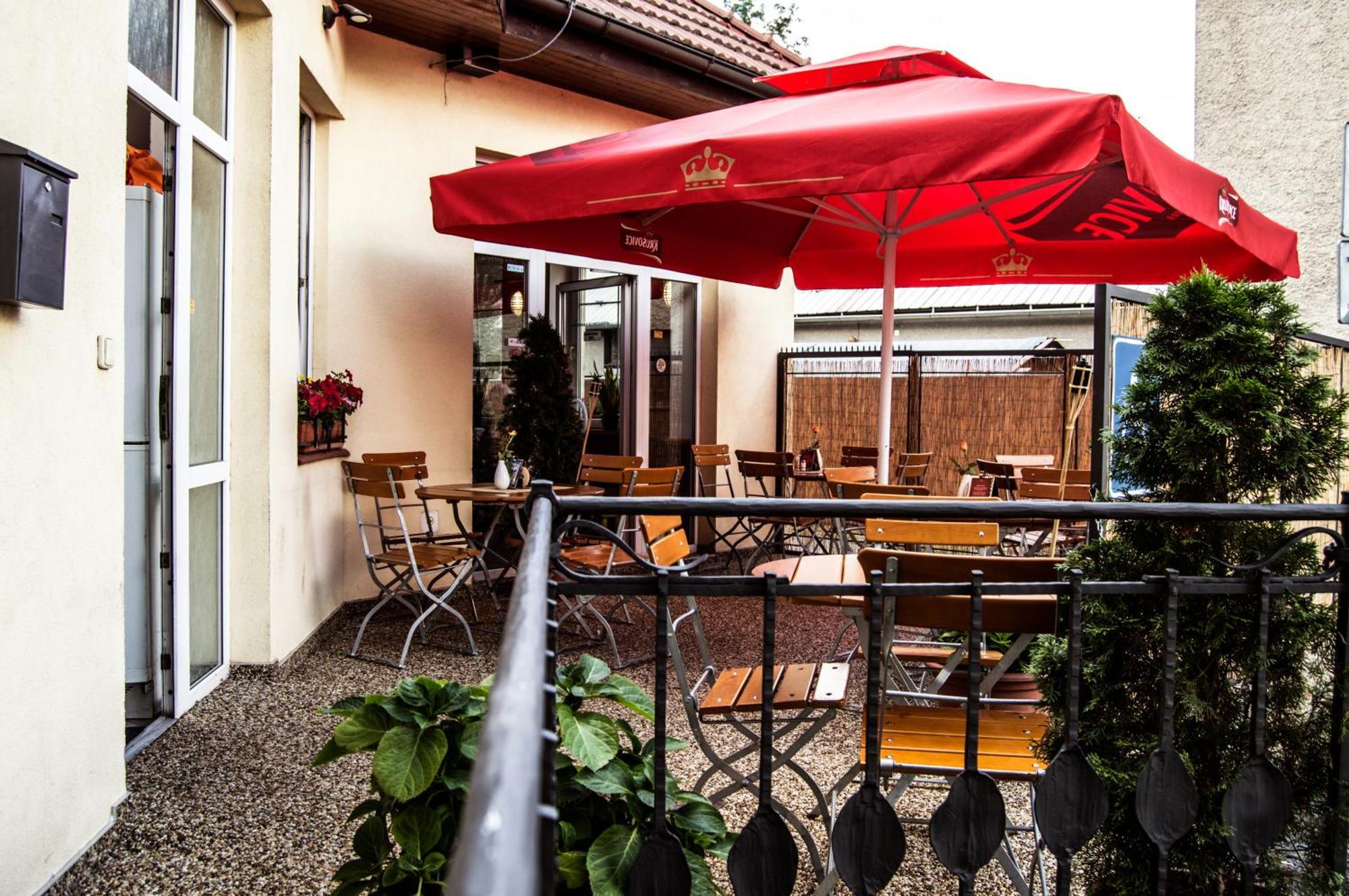 Restaurace A Penzion Garnet Olomouc Dış mekan fotoğraf