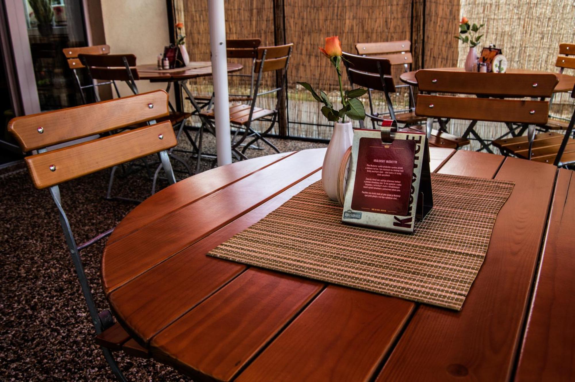 Restaurace A Penzion Garnet Olomouc Dış mekan fotoğraf